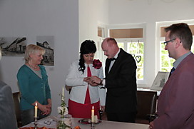 Счастливы в браке.